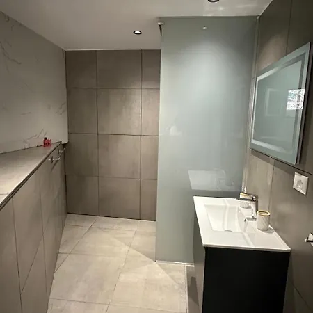 Marios Aparthotel Radhime
